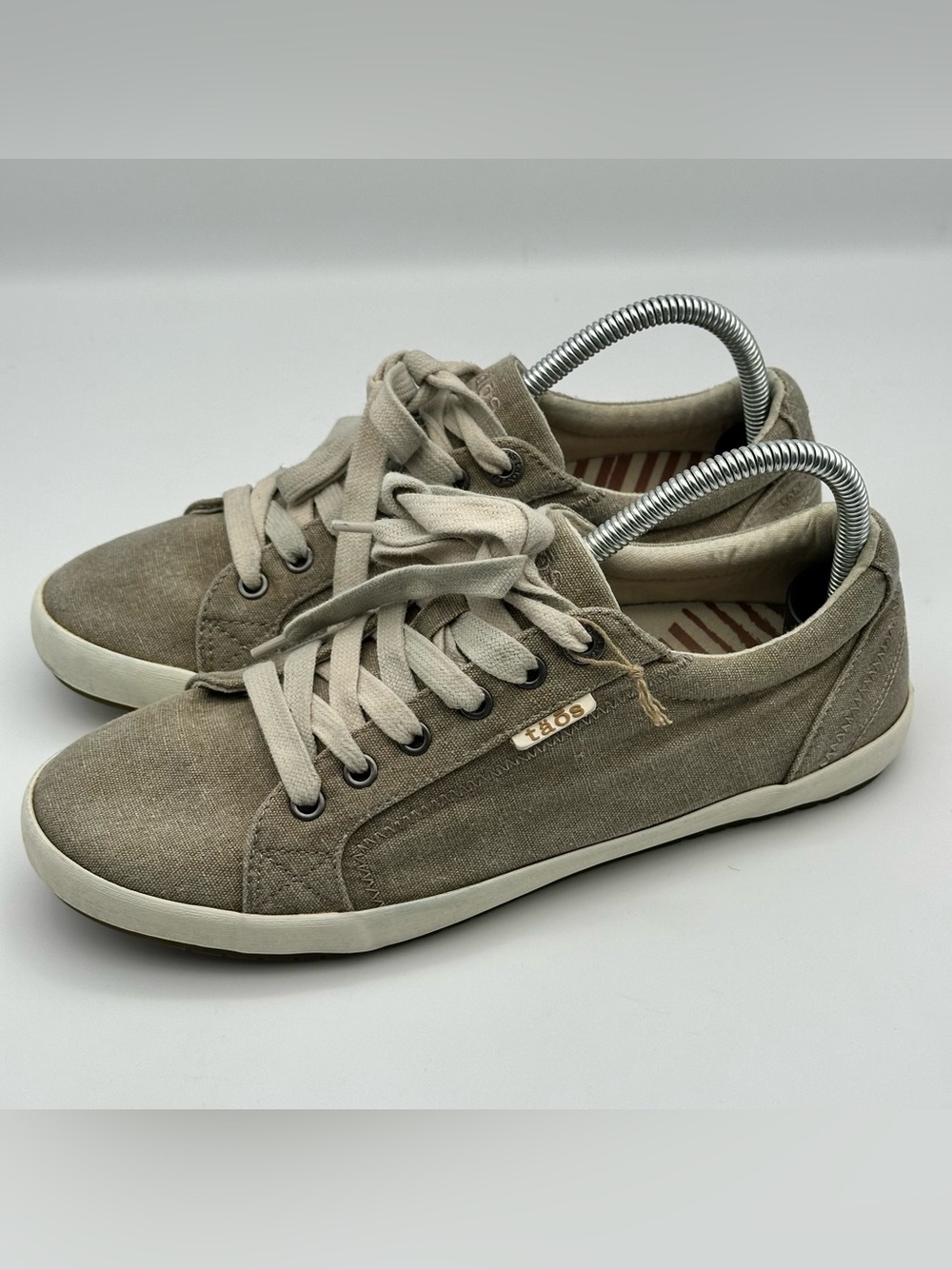 Taos Footwear Star Women’s 9.5W Khaki Canvas Low Top Comfort Sneakers STA-12844